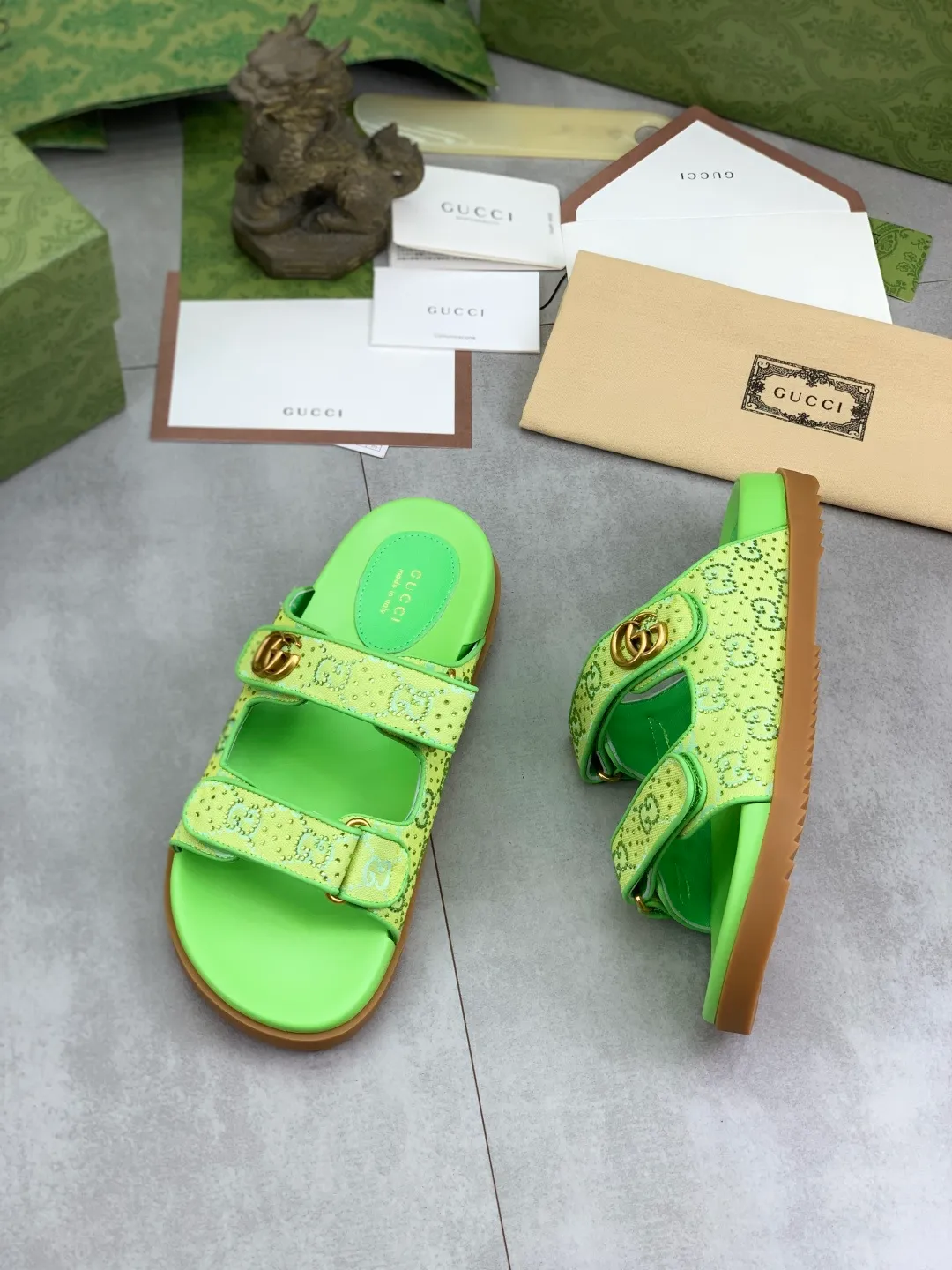 Men's shoes 💰P480💰[New model] High version 🎁🎁🎁 GUCCI New casual hot diamond slippers for the Year of the Snake, original official website, perfect workmanship, transmitting a kind of noble luxury, sublimating its definition of luxury in Gucci's high-end extraordinary craftsmanship. Original Gucci double G combination outsole, code number: 35-45, complete package